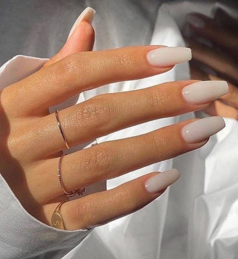 fall-nail-color-trend-milky-white